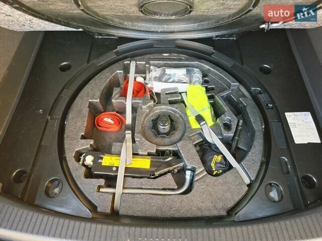 Черный Фольксваген Туран, объемом двигателя 1.6 л и пробегом 275 тыс. км за 9600 $, фото 43 на Automoto.ua