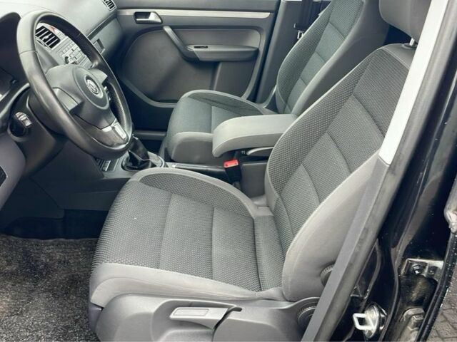 Черный Фольксваген Туран, объемом двигателя 1.6 л и пробегом 333 тыс. км за 8900 $, фото 6 на Automoto.ua