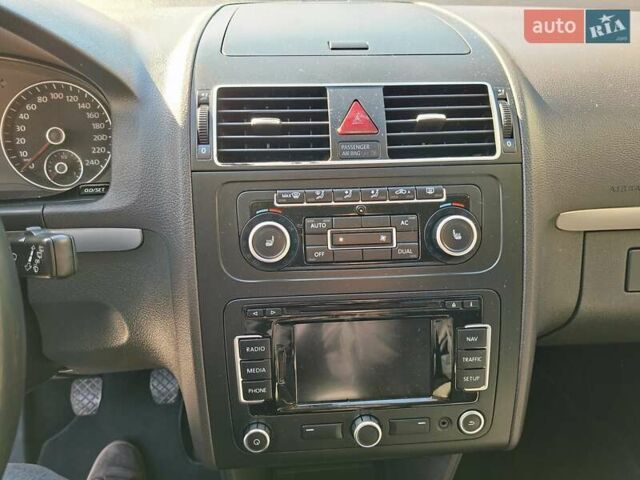 Черный Фольксваген Туран, объемом двигателя 1.6 л и пробегом 275 тыс. км за 9600 $, фото 69 на Automoto.ua