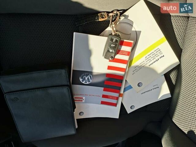 Черный Фольксваген Туран, объемом двигателя 1.6 л и пробегом 275 тыс. км за 9600 $, фото 60 на Automoto.ua