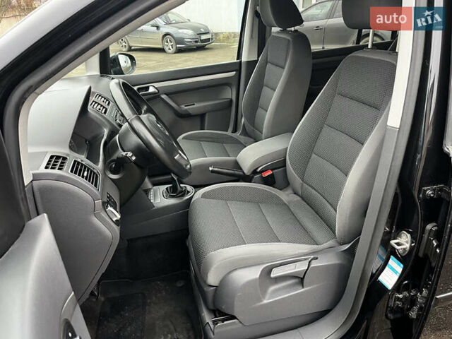 Черный Фольксваген Туран, объемом двигателя 1.6 л и пробегом 296 тыс. км за 9999 $, фото 16 на Automoto.ua