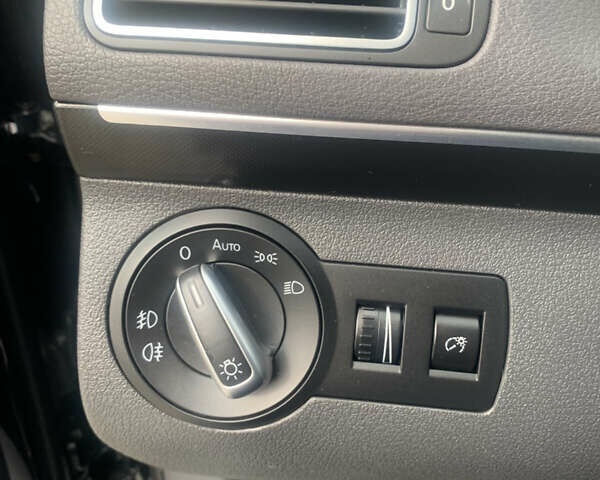 Черный Фольксваген Туран, объемом двигателя 1.97 л и пробегом 205 тыс. км за 12500 $, фото 13 на Automoto.ua