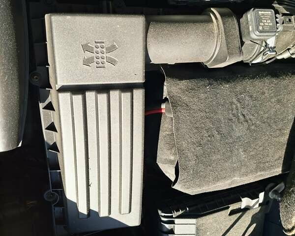 Черный Фольксваген Туран, объемом двигателя 1.6 л и пробегом 275 тыс. км за 9600 $, фото 17 на Automoto.ua