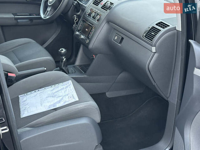 Чорний Фольксваген Туран, об'ємом двигуна 1.6 л та пробігом 267 тис. км за 8650 $, фото 26 на Automoto.ua