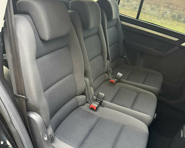 Чорний Фольксваген Туран, об'ємом двигуна 1.6 л та пробігом 185 тис. км за 11650 $, фото 60 на Automoto.ua