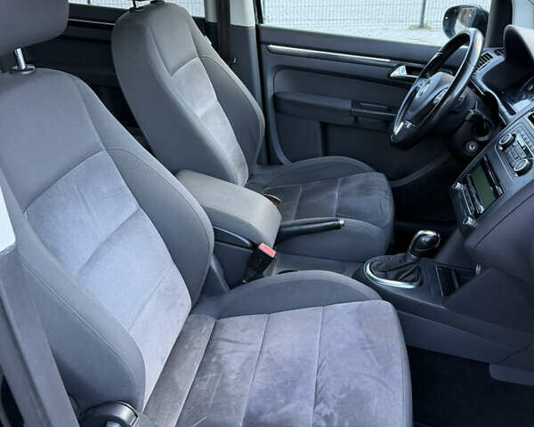 Чорний Фольксваген Туран, об'ємом двигуна 1.6 л та пробігом 265 тис. км за 10700 $, фото 33 на Automoto.ua