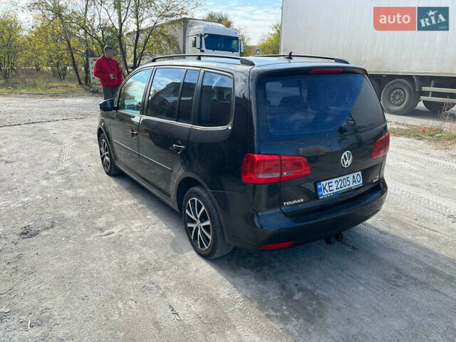 Черный Фольксваген Туран, объемом двигателя 1.6 л и пробегом 280 тыс. км за 9300 $, фото 5 на Automoto.ua