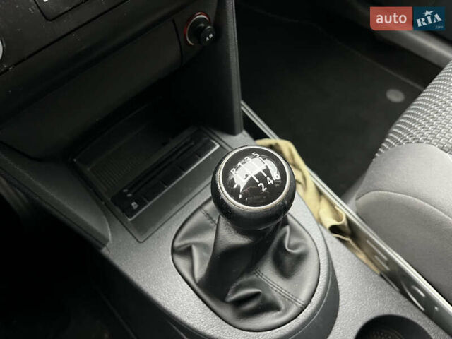 Черный Фольксваген Туран, объемом двигателя 1.6 л и пробегом 296 тыс. км за 9999 $, фото 23 на Automoto.ua