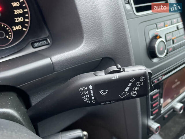 Черный Фольксваген Туран, объемом двигателя 1.6 л и пробегом 333 тыс. км за 9300 $, фото 13 на Automoto.ua