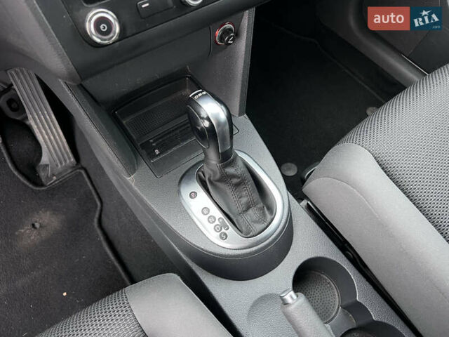 Черный Фольксваген Туран, объемом двигателя 1.4 л и пробегом 235 тыс. км за 8990 $, фото 24 на Automoto.ua