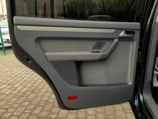 Черный Фольксваген Туран, объемом двигателя 2 л и пробегом 283 тыс. км за 12555 $, фото 11 на Automoto.ua