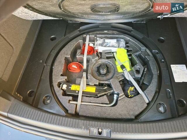 Черный Фольксваген Туран, объемом двигателя 1.6 л и пробегом 275 тыс. км за 9600 $, фото 42 на Automoto.ua