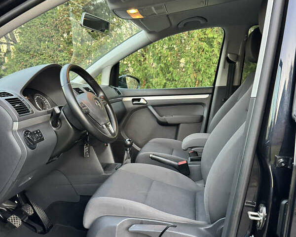 Чорний Фольксваген Туран, об'ємом двигуна 1.6 л та пробігом 185 тис. км за 11650 $, фото 49 на Automoto.ua