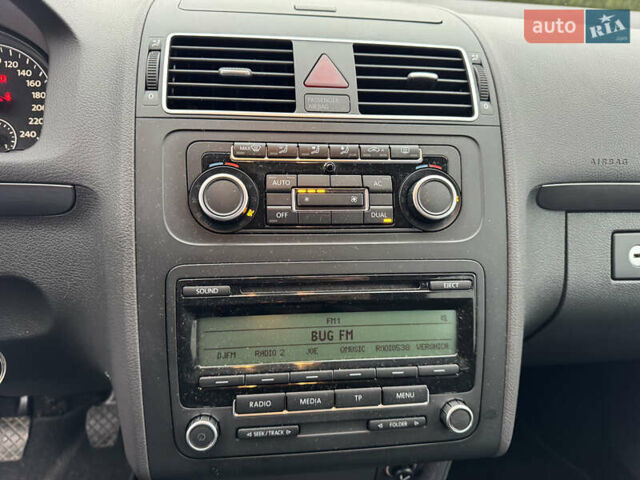 Черный Фольксваген Туран, объемом двигателя 2 л и пробегом 204 тыс. км за 11300 $, фото 15 на Automoto.ua