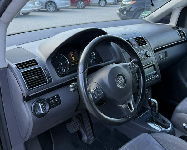 Чорний Фольксваген Туран, об'ємом двигуна 1.6 л та пробігом 265 тис. км за 10700 $, фото 21 на Automoto.ua