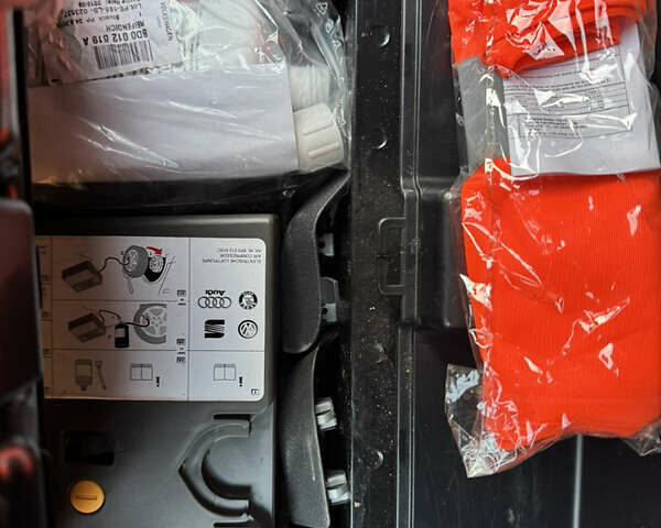 Чорний Фольксваген Туран, об'ємом двигуна 1.6 л та пробігом 185 тис. км за 11650 $, фото 71 на Automoto.ua