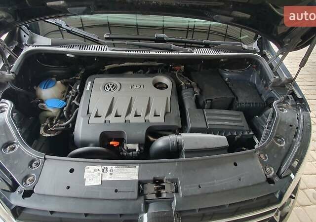 Черный Фольксваген Туран, объемом двигателя 1.98 л и пробегом 255 тыс. км за 12400 $, фото 23 на Automoto.ua