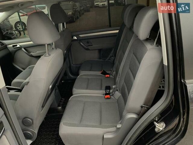 Черный Фольксваген Туран, объемом двигателя 2 л и пробегом 283 тыс. км за 12555 $, фото 26 на Automoto.ua