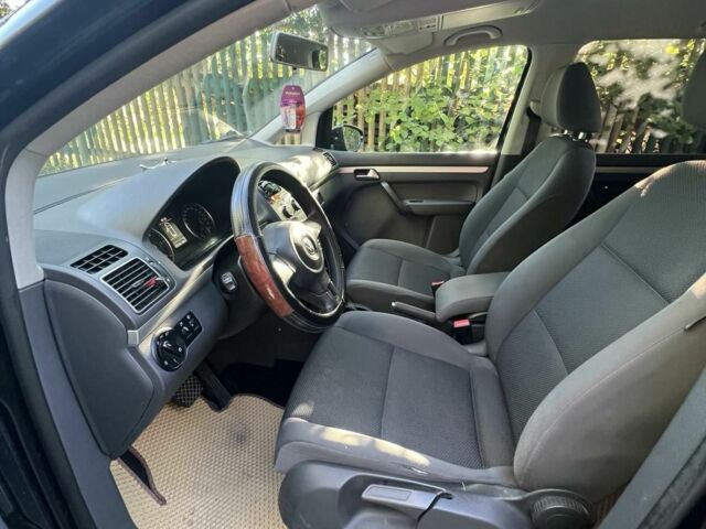 Чорний Фольксваген Туран, об'ємом двигуна 1.6 л та пробігом 375 тис. км за 9200 $, фото 1 на Automoto.ua