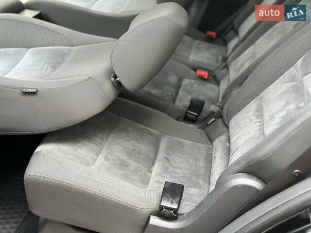 Черный Фольксваген Туран, объемом двигателя 2 л и пробегом 200 тыс. км за 12250 $, фото 56 на Automoto.ua