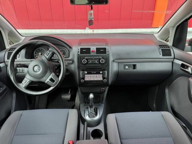 Черный Фольксваген Туран, объемом двигателя 1 л и пробегом 224 тыс. км за 9100 $, фото 4 на Automoto.ua