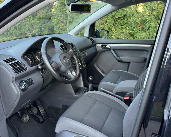 Черный Фольксваген Туран, объемом двигателя 1.6 л и пробегом 162 тыс. км за 11850 $, фото 31 на Automoto.ua