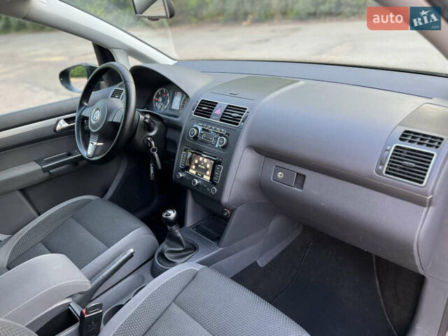 Черный Фольксваген Туран, объемом двигателя 1.6 л и пробегом 236 тыс. км за 9750 $, фото 18 на Automoto.ua
