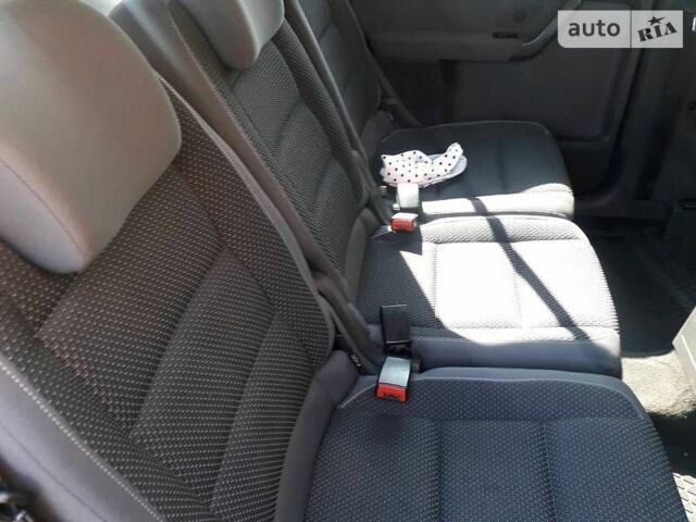 Чорний Фольксваген Туран, об'ємом двигуна 1.6 л та пробігом 211 тис. км за 11028 $, фото 4 на Automoto.ua