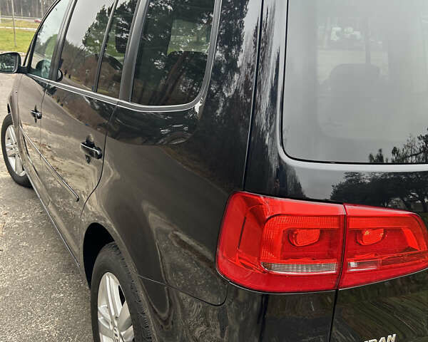 Чорний Фольксваген Туран, об'ємом двигуна 2 л та пробігом 262 тис. км за 12250 $, фото 9 на Automoto.ua