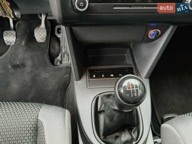 Чорний Фольксваген Туран, об'ємом двигуна 1.6 л та пробігом 271 тис. км за 12300 $, фото 21 на Automoto.ua