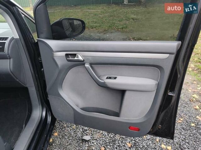 Чорний Фольксваген Туран, об'ємом двигуна 1.6 л та пробігом 271 тис. км за 12300 $, фото 29 на Automoto.ua