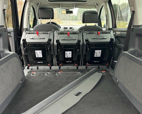 Чорний Фольксваген Туран, об'ємом двигуна 2 л та пробігом 262 тис. км за 12250 $, фото 51 на Automoto.ua