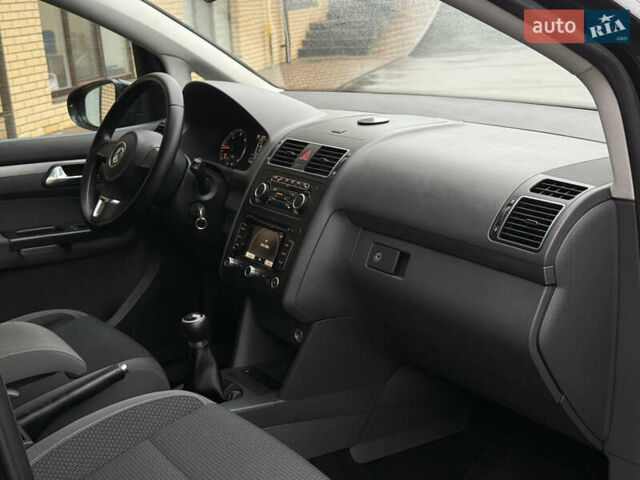 Чорний Фольксваген Туран, об'ємом двигуна 1.6 л та пробігом 218 тис. км за 10650 $, фото 26 на Automoto.ua