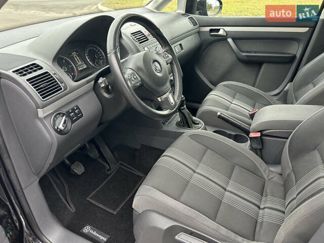 Чорний Фольксваген Туран, об'ємом двигуна 2 л та пробігом 262 тис. км за 12250 $, фото 53 на Automoto.ua