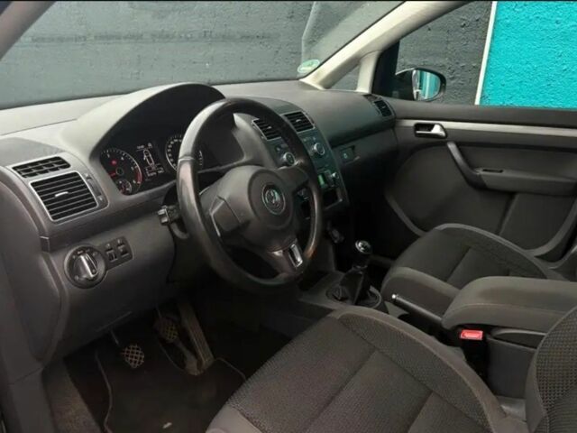 Черный Фольксваген Туран, объемом двигателя 0 л и пробегом 166 тыс. км за 3525 $, фото 1 на Automoto.ua