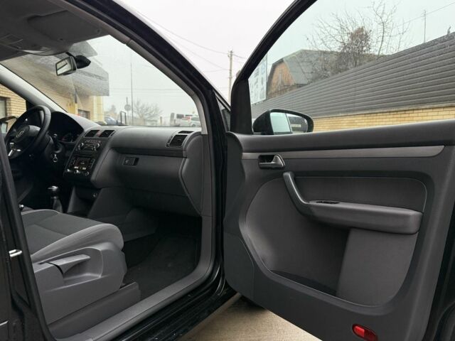 Черный Фольксваген Туран, объемом двигателя 1.6 л и пробегом 218 тыс. км за 9950 $, фото 11 на Automoto.ua