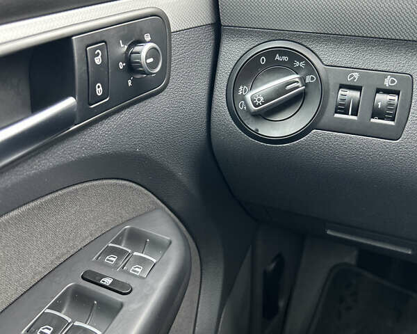 Чорний Фольксваген Туран, об'ємом двигуна 2 л та пробігом 262 тис. км за 12250 $, фото 82 на Automoto.ua