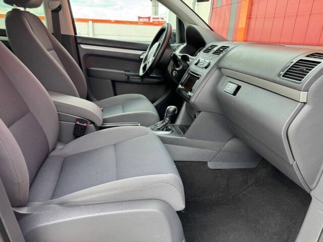 Черный Фольксваген Туран, объемом двигателя 1 л и пробегом 224 тыс. км за 9100 $, фото 5 на Automoto.ua