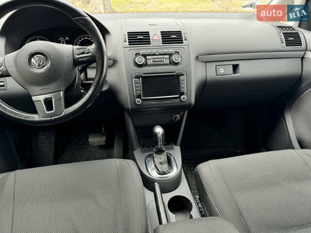 Чорний Фольксваген Туран, об'ємом двигуна 2 л та пробігом 255 тис. км за 12800 $, фото 1 на Automoto.ua