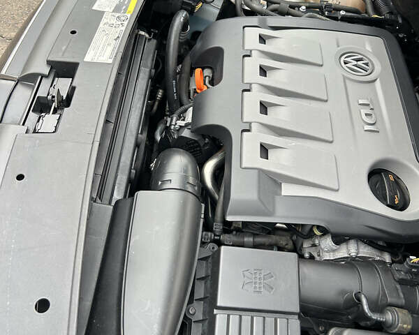 Чорний Фольксваген Туран, об'ємом двигуна 2 л та пробігом 262 тис. км за 12250 $, фото 97 на Automoto.ua