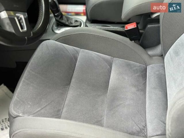 Черный Фольксваген Туран, объемом двигателя 2 л и пробегом 200 тыс. км за 12250 $, фото 84 на Automoto.ua