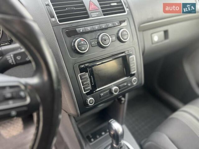 Черный Фольксваген Туран, объемом двигателя 1.97 л и пробегом 213 тыс. км за 11600 $, фото 5 на Automoto.ua