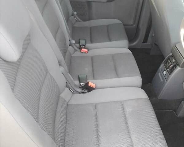 Чорний Фольксваген Туран, об'ємом двигуна 1.4 л та пробігом 259 тис. км за 9250 $, фото 31 на Automoto.ua