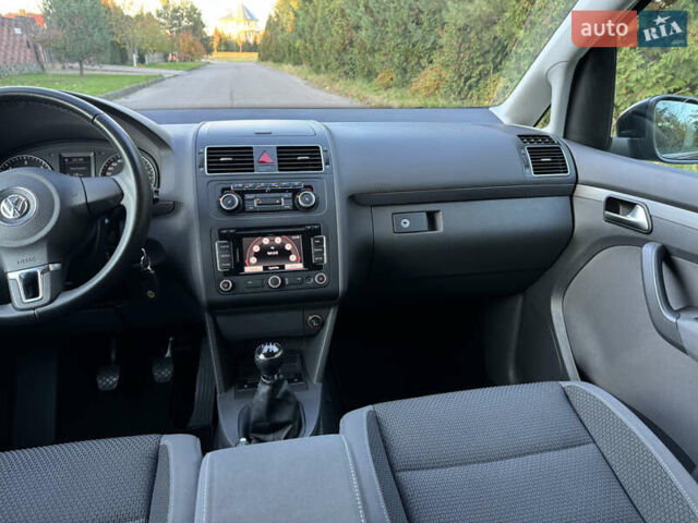 Черный Фольксваген Туран, объемом двигателя 1.6 л и пробегом 162 тыс. км за 11850 $, фото 42 на Automoto.ua