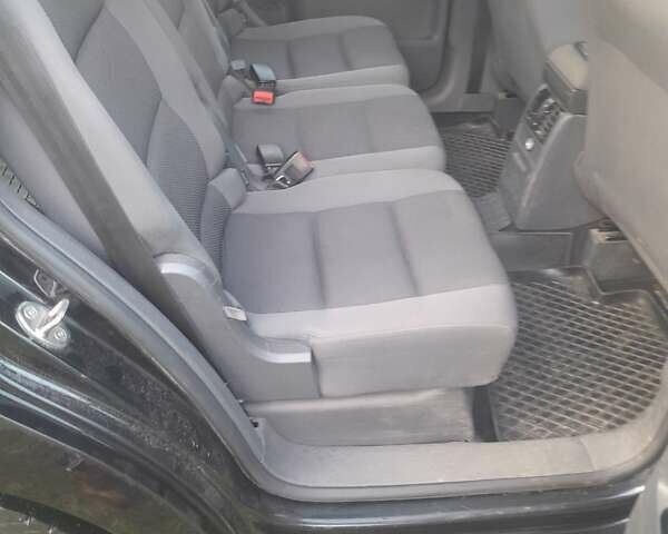 Черный Фольксваген Туран, объемом двигателя 1.6 л и пробегом 222 тыс. км за 9500 $, фото 7 на Automoto.ua