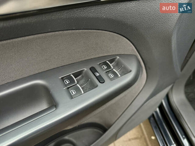 Черный Фольксваген Туран, объемом двигателя 0 л и пробегом 238 тыс. км за 9850 $, фото 31 на Automoto.ua