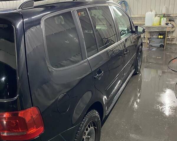 Черный Фольксваген Туран, объемом двигателя 1.6 л и пробегом 174 тыс. км за 13000 $, фото 9 на Automoto.ua