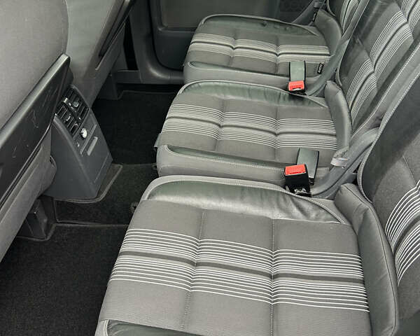 Чорний Фольксваген Туран, об'ємом двигуна 2 л та пробігом 262 тис. км за 12250 $, фото 75 на Automoto.ua