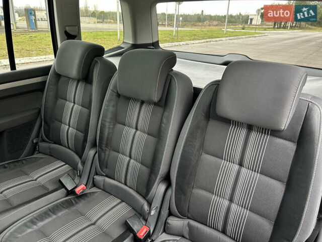 Чорний Фольксваген Туран, об'ємом двигуна 2 л та пробігом 262 тис. км за 12250 $, фото 78 на Automoto.ua