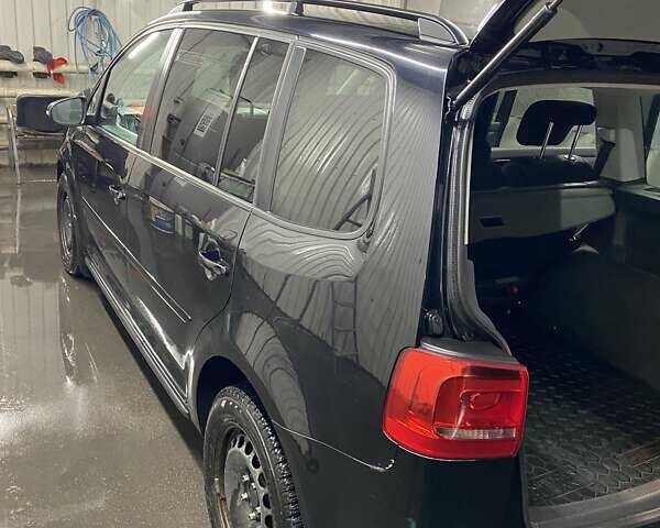 Черный Фольксваген Туран, объемом двигателя 1.6 л и пробегом 174 тыс. км за 13000 $, фото 15 на Automoto.ua